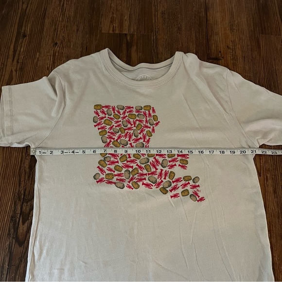 Breck & Vale Crawfish Boil Louisiana Light Tan Cream Tee Size Large - Picture 3 of 8